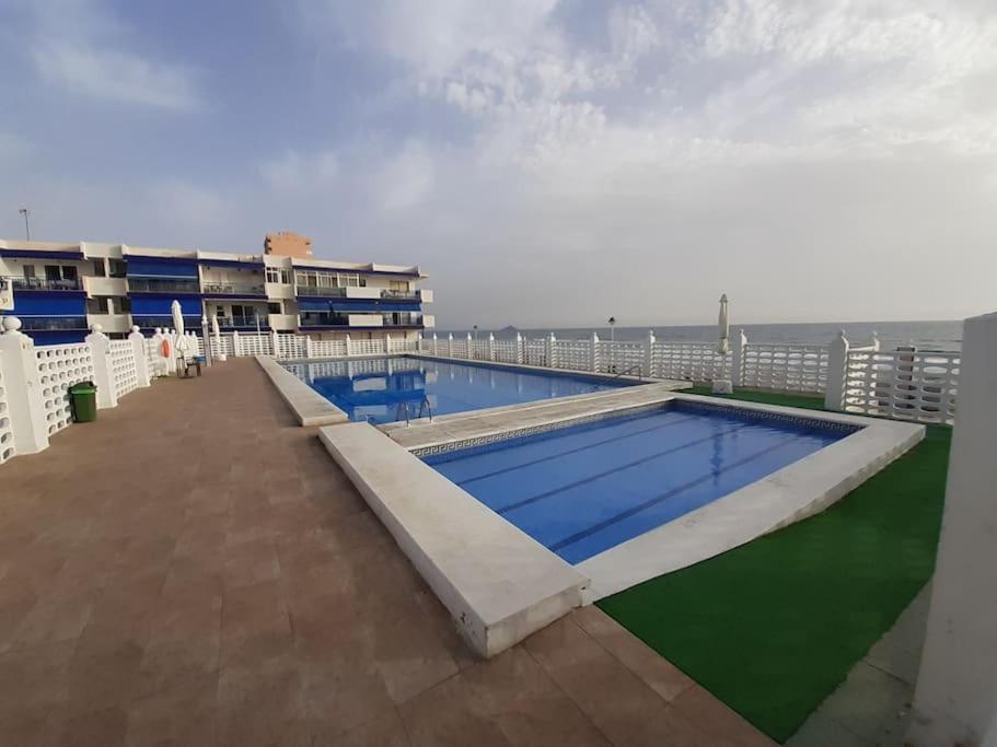 Appartamento Cosy Flat With A Large Terrace Facing The Sea La Manga del Mar Menor Esterno foto